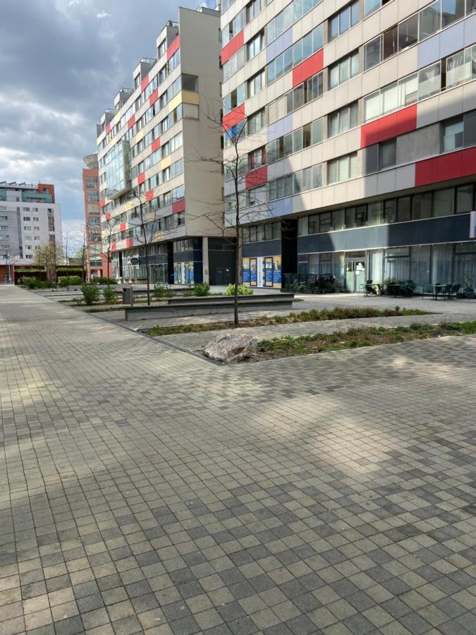Bright With A Free Parking Garage @ Wienerberg Apartamento Viena