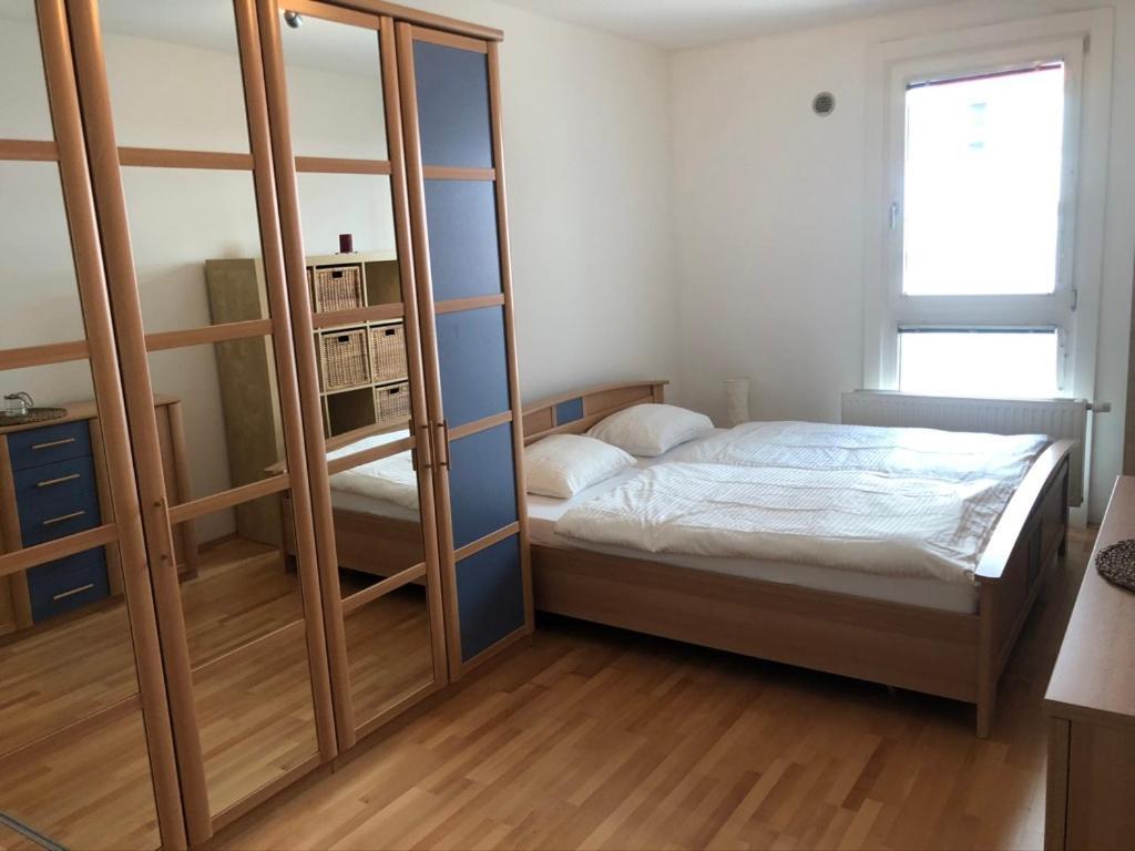 Apartamento Bright With A Free Parking Garage @ Wienerberg Viena