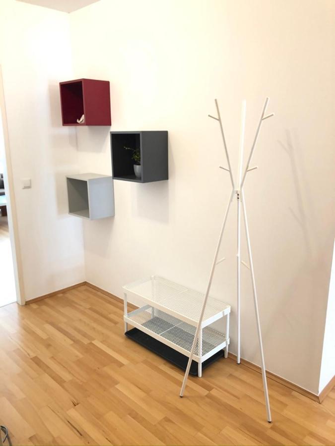 Bright With A Free Parking Garage @ Wienerberg Apartamento